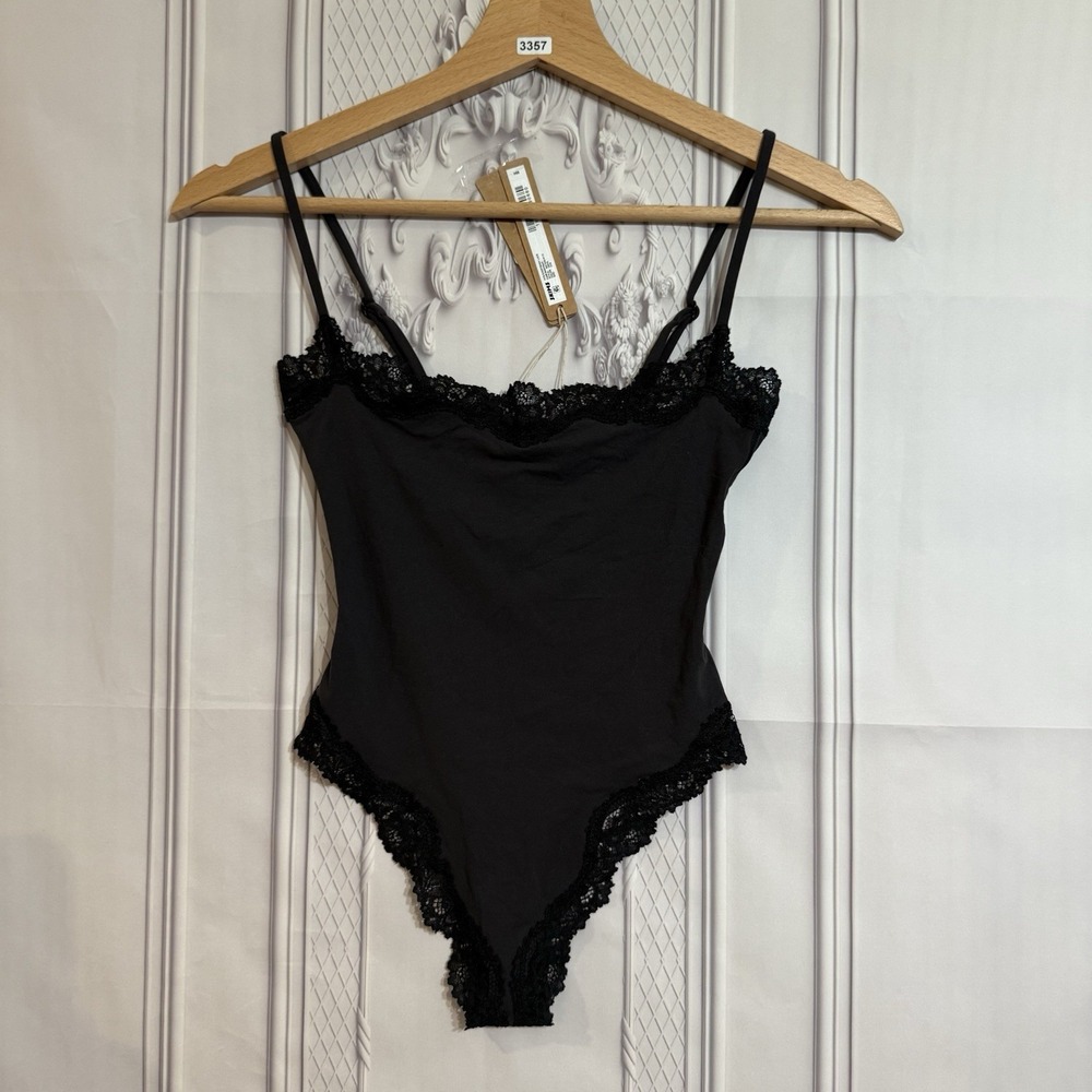 SKIMS Fits Everybody Lace Cami Bodysuit in Onyx Black Size XXS NWT $64
